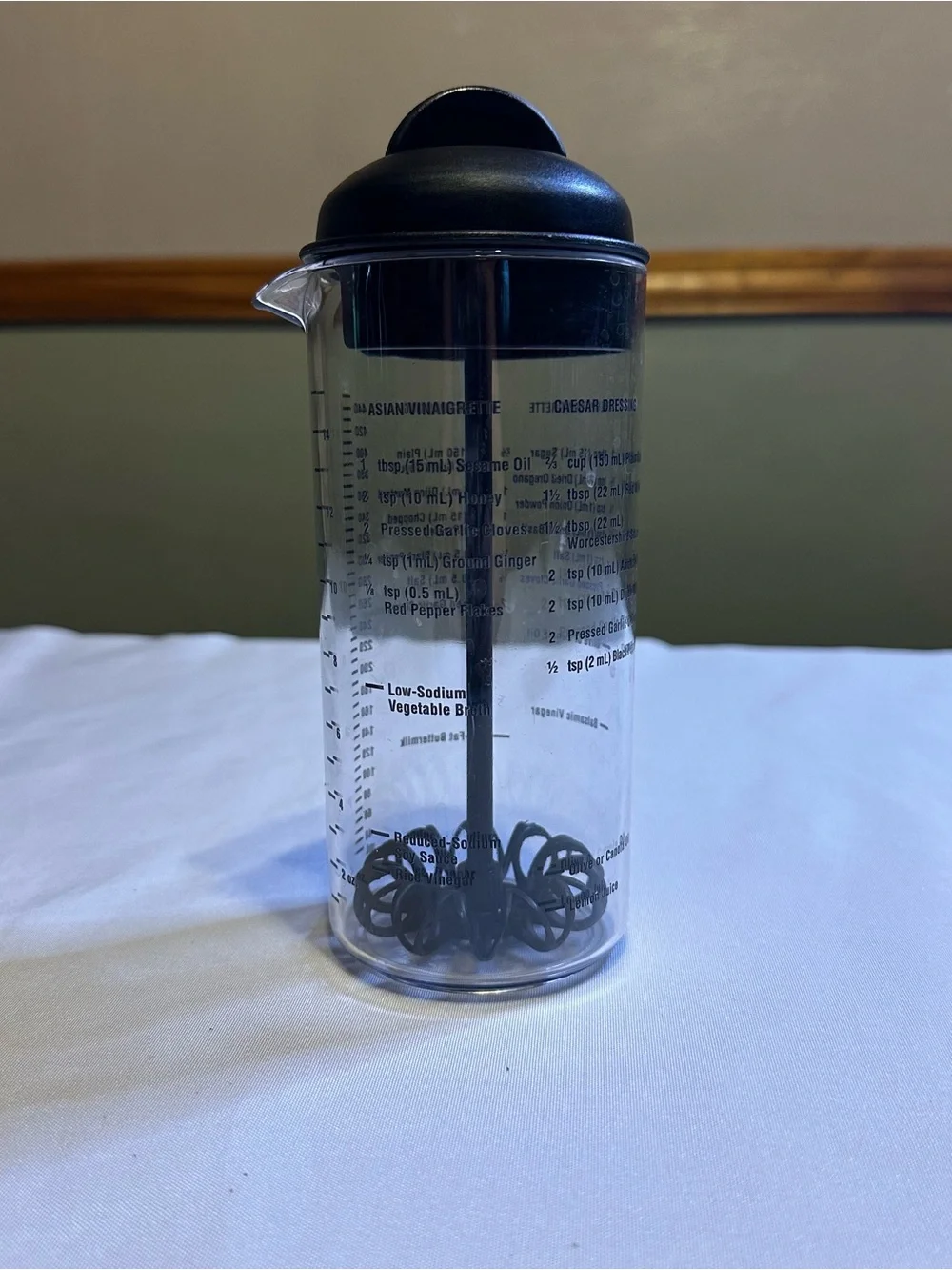 The Pampered Chef Clear Dressing measuring Mixer salad pourer.  Retired